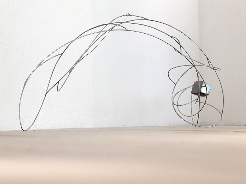 immer höher - Luftobjekt, Stahl und Draht, geölt, Länge 102 cm, 2023